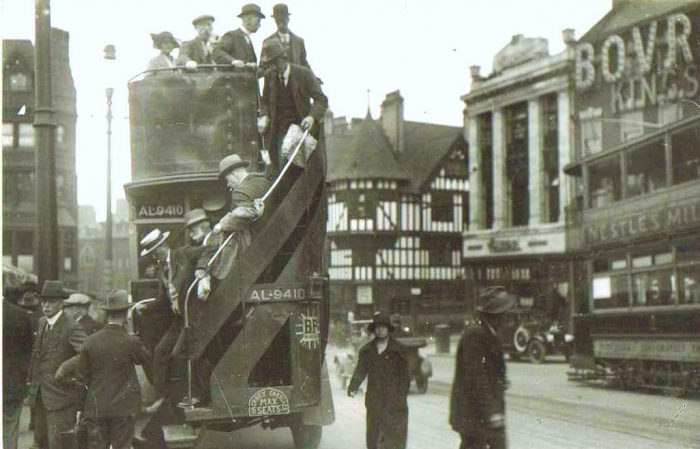 Bartons plc vehicle, Market Square 1925